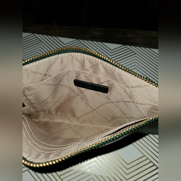 Michael Kors wristlet - Picture 3 of 5
